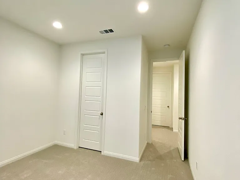 39549 Clare St — Photo 18