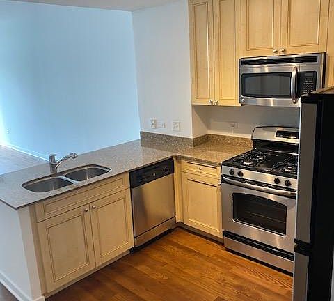 3rd image of 124 W Polk St Unit 2101