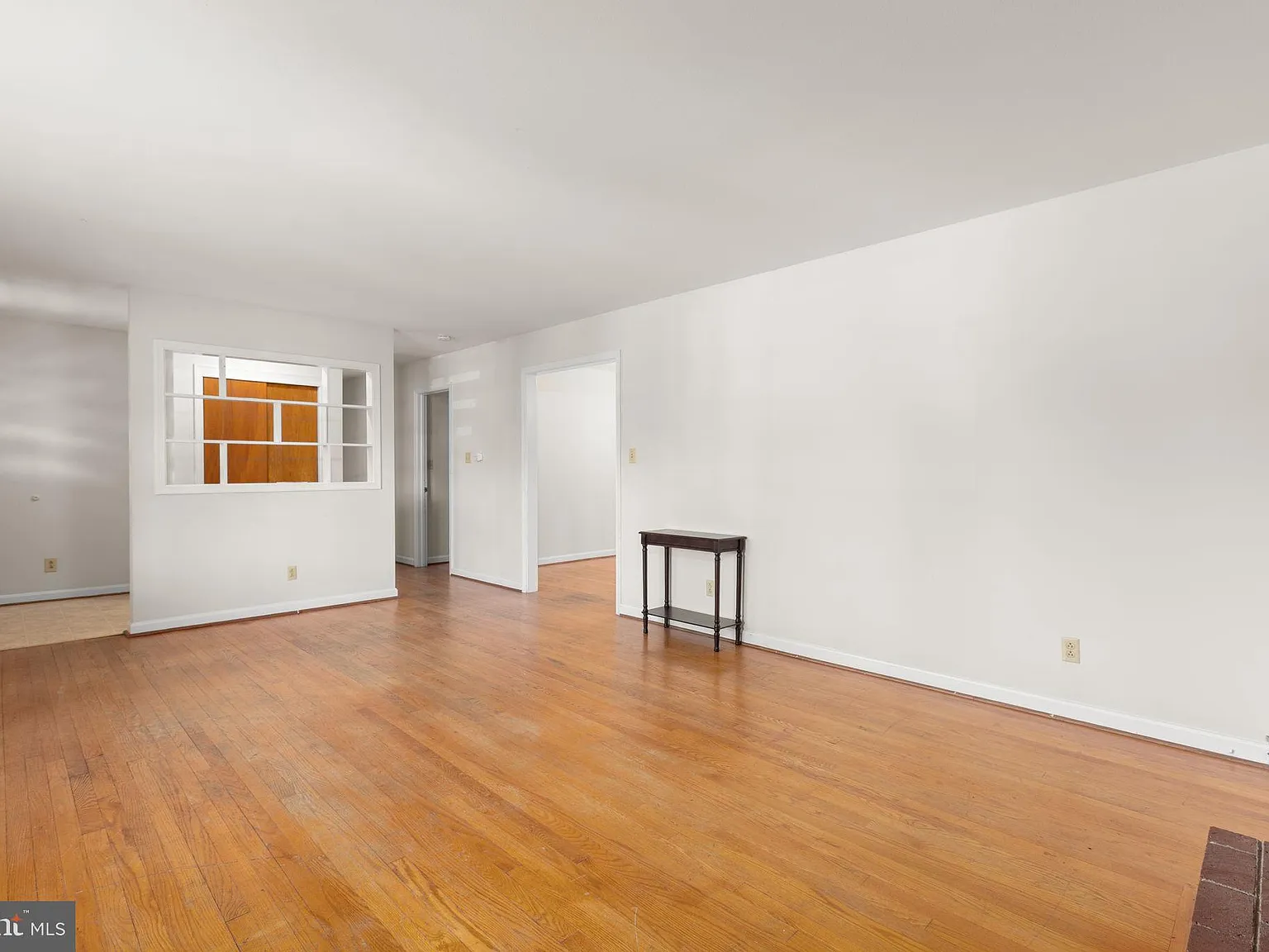 3 bed, 1.0 bath, 1466 sqft, $2,300 — Photo 3