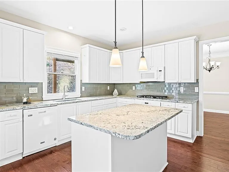 3010 Lakeside Ct — Photo 6