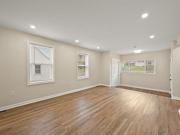 5th image of 53 Seward Ln
