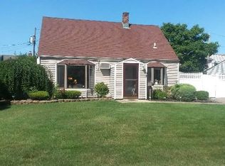 92 Wolcott Rd, Levittown, NY 11756