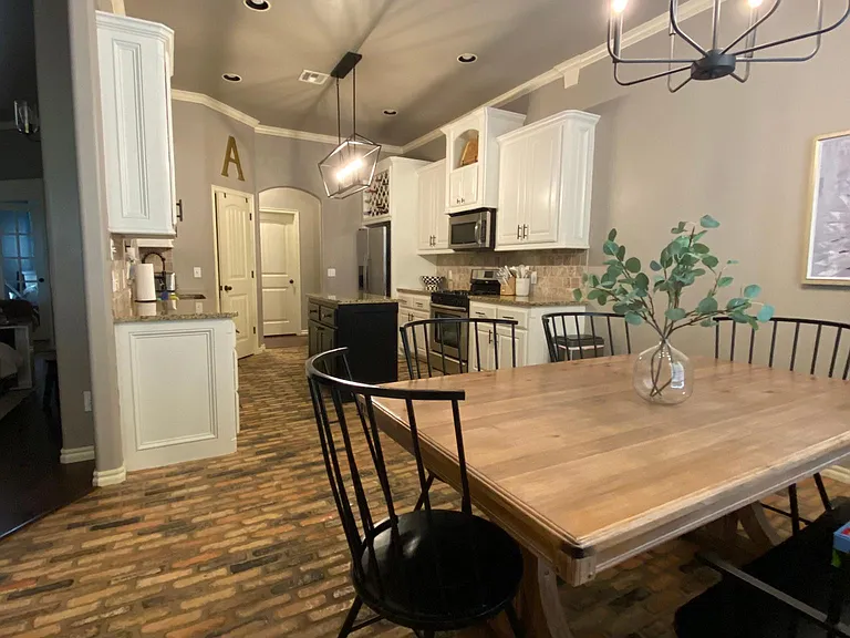 804 Brian Ct — Photo 2