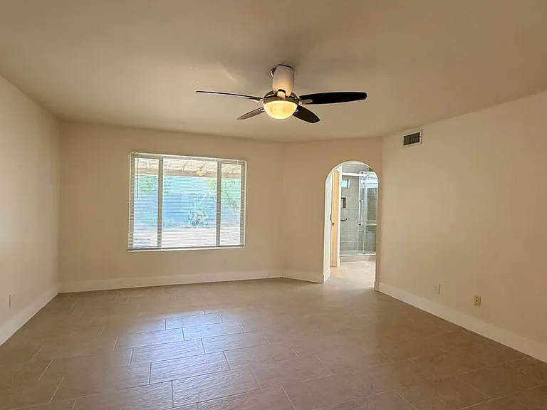 1559 E Whitten St — Photo 11