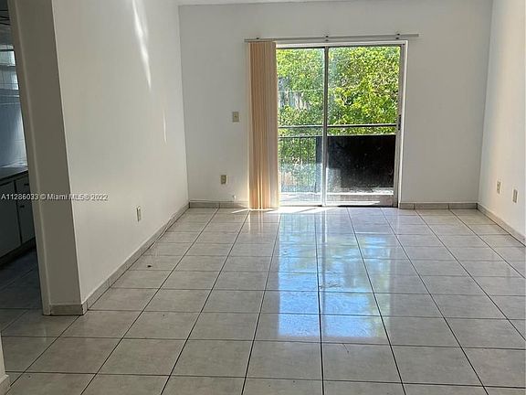 2nd image of 888 NE 132nd St APT 302