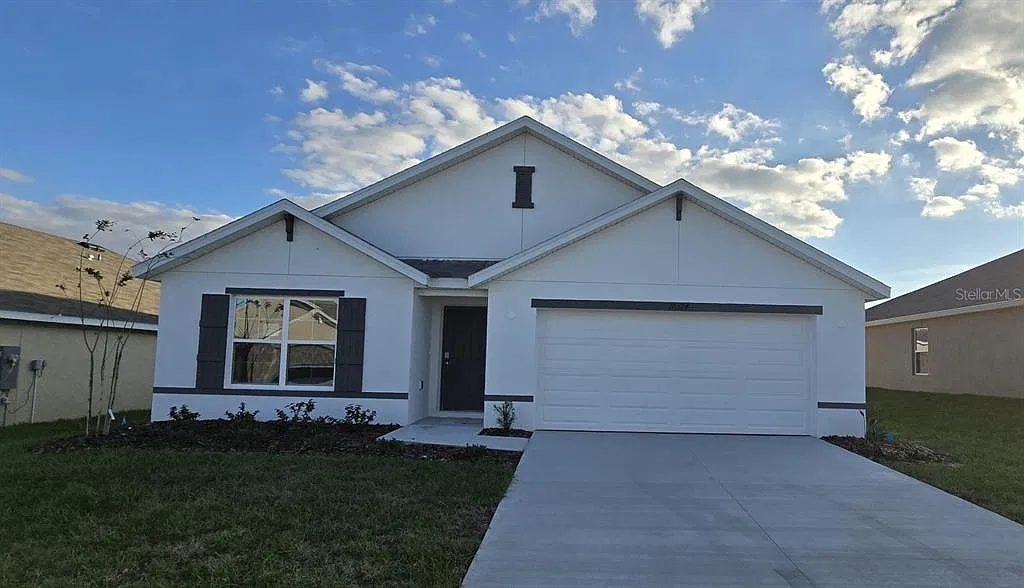 4 bed, 2.0 bath, 1827 sqft, $1,800 — Photo 1
