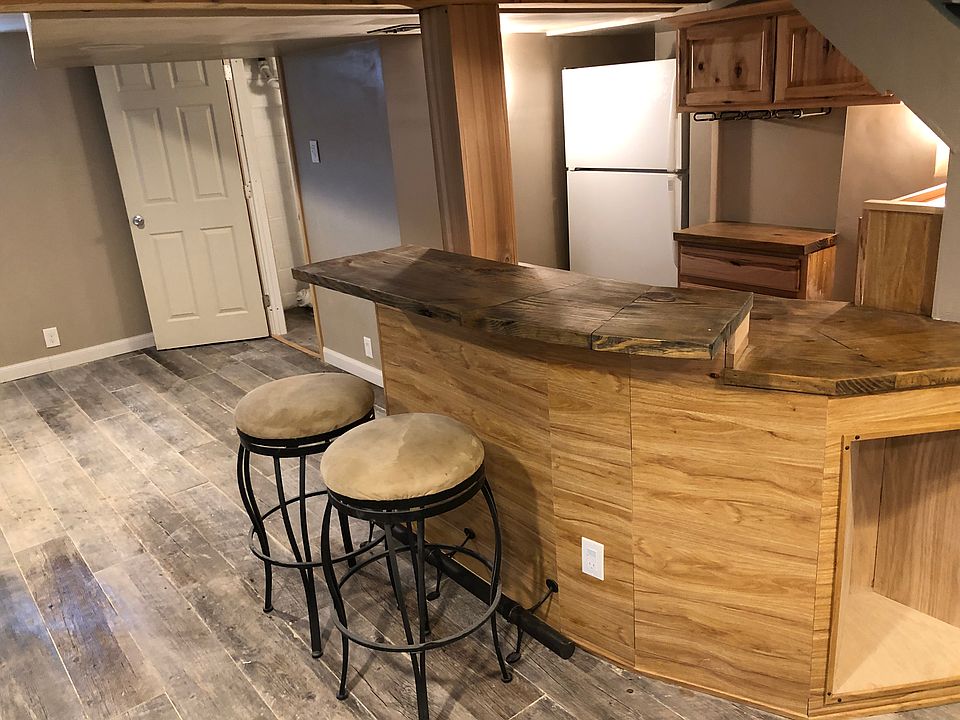 Dry Bar - Basement 