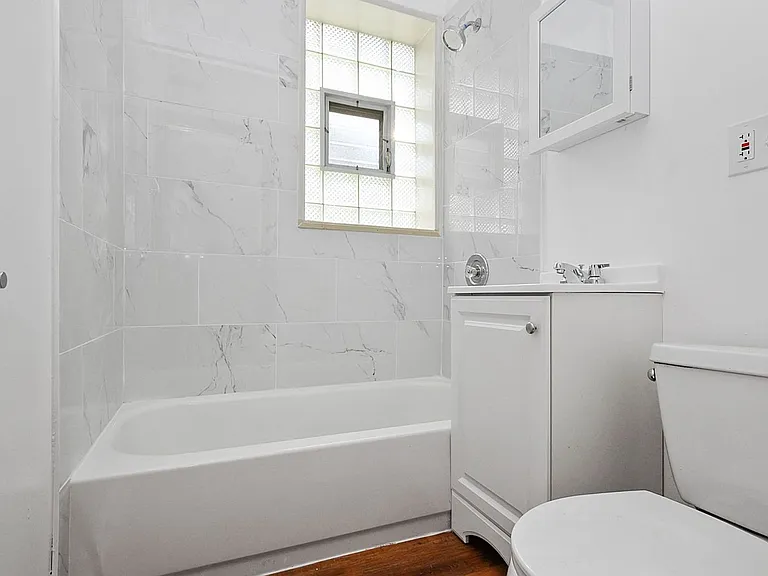 4736-4742 W 65th Mobility Zone — Photo 17