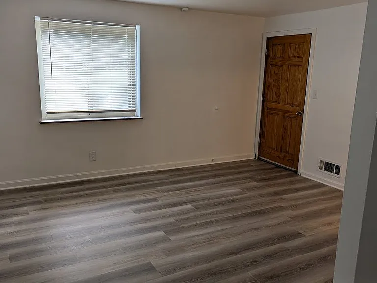 40 Glen Este Pl #1 — Photo 8