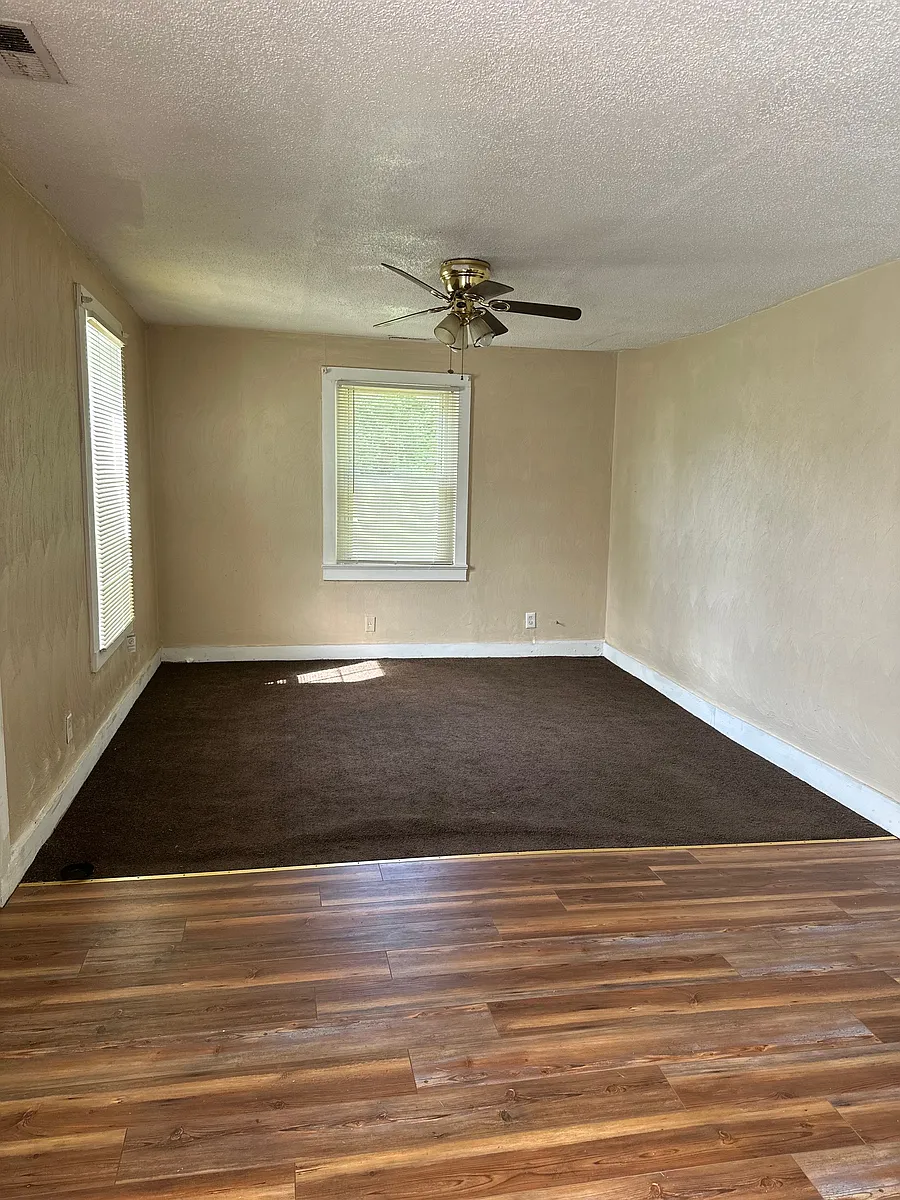 Living Room - 1608 South St