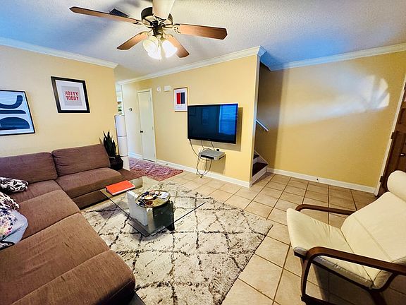 2nd image of 1006 Inverness Ln