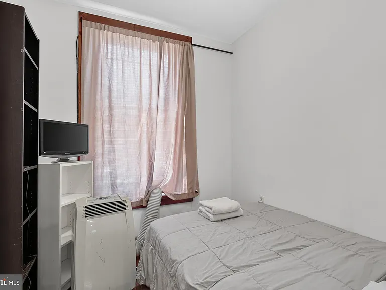 4107 Ludlow St — Photo 8