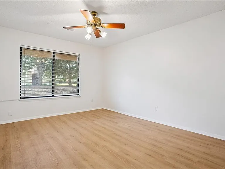 2035 Powers Ferry Trce SE — Photo 12