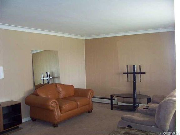 3rd image of 940 Cleveland Dr