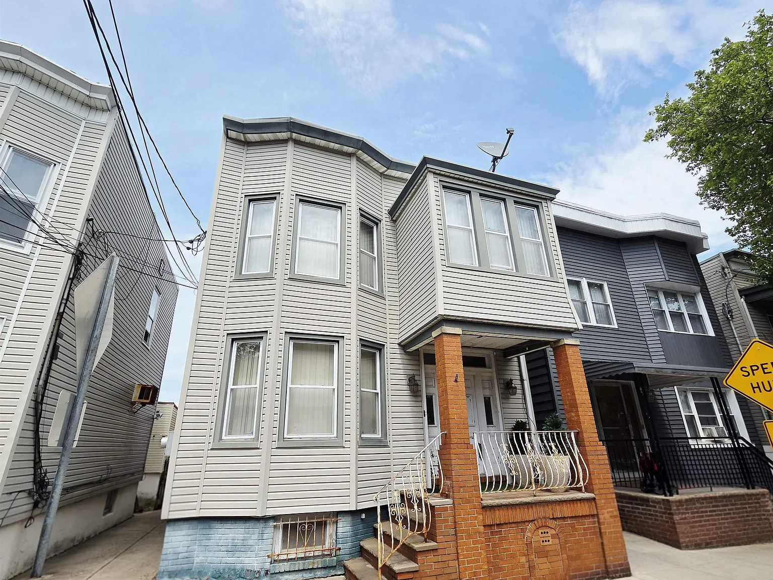 1 bed, 1.0 bath, 900 sqft, $2,500 — Photo 1