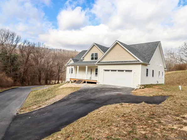 8 Tall Oaks Drive #8, New Milford, CT 06776