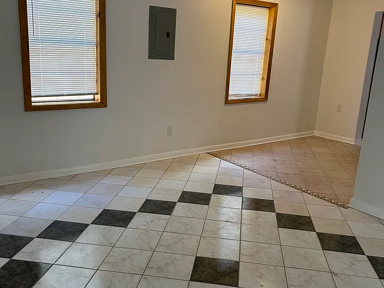 209 Carver St — Photo 11