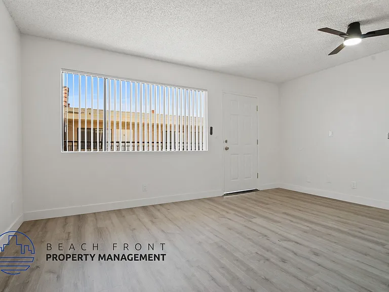 1557 W Carson St — Photo 6