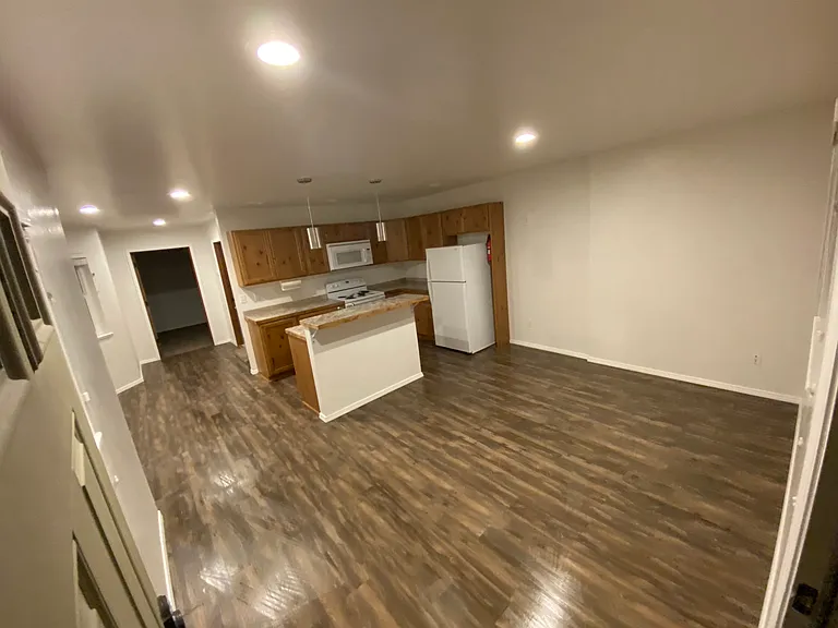 504 Thomsen Ave #504 — Photo 11