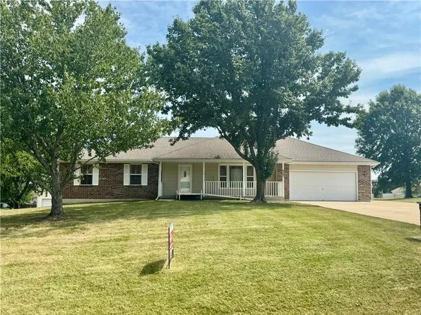 18650 153rd St, Basehor, KS 66007