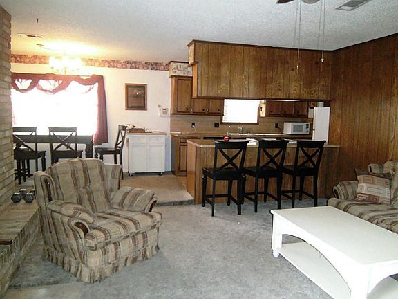 5th image of 211 White Oak St