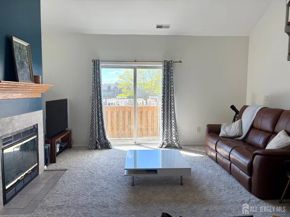 5104 Ravens Crest Dr, Plainsboro, NJ 08536