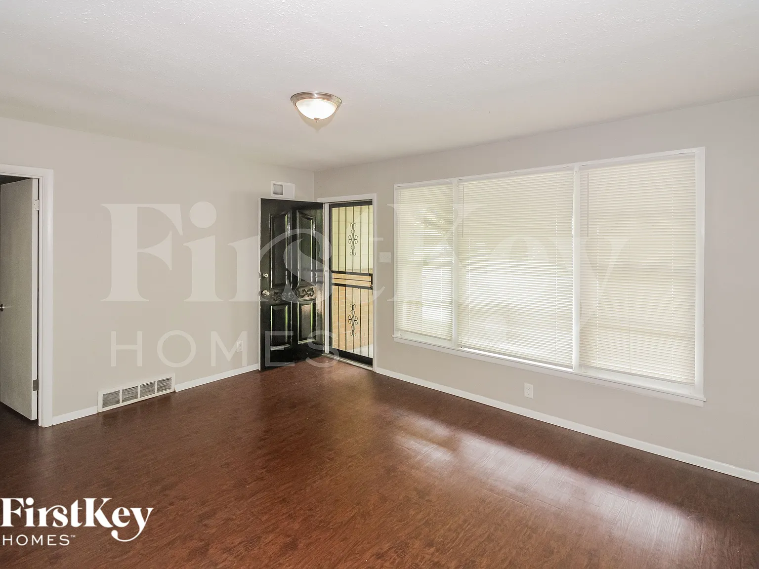 3 bed, 1.5 bath, 1541 sqft, $1,160 — Photo 2
