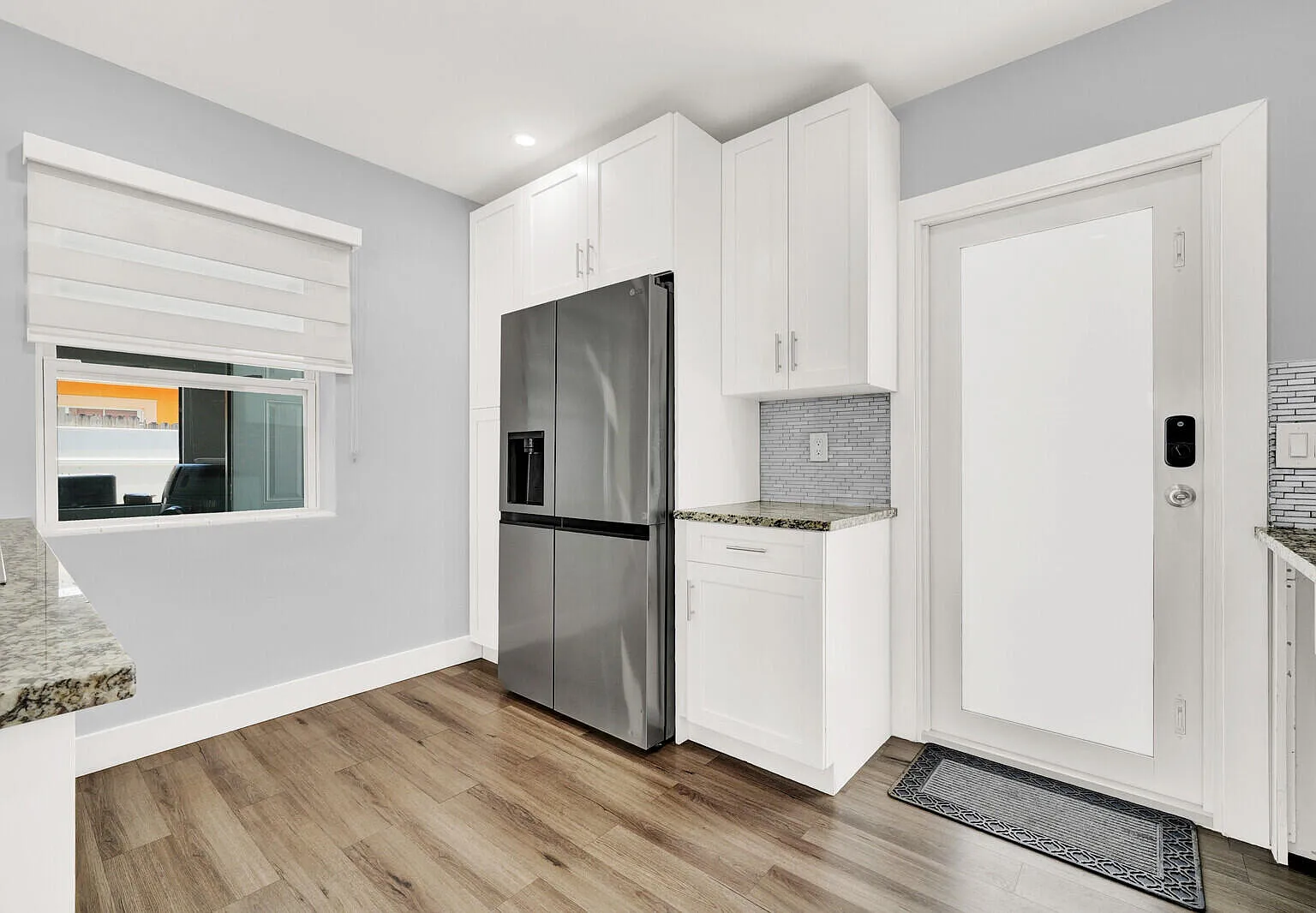 3 bed, 2.0 bath, 936 sqft, $3,500 — Photo 2