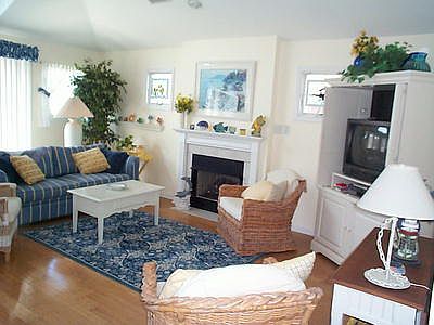 2nd image of 805 2nd St #2