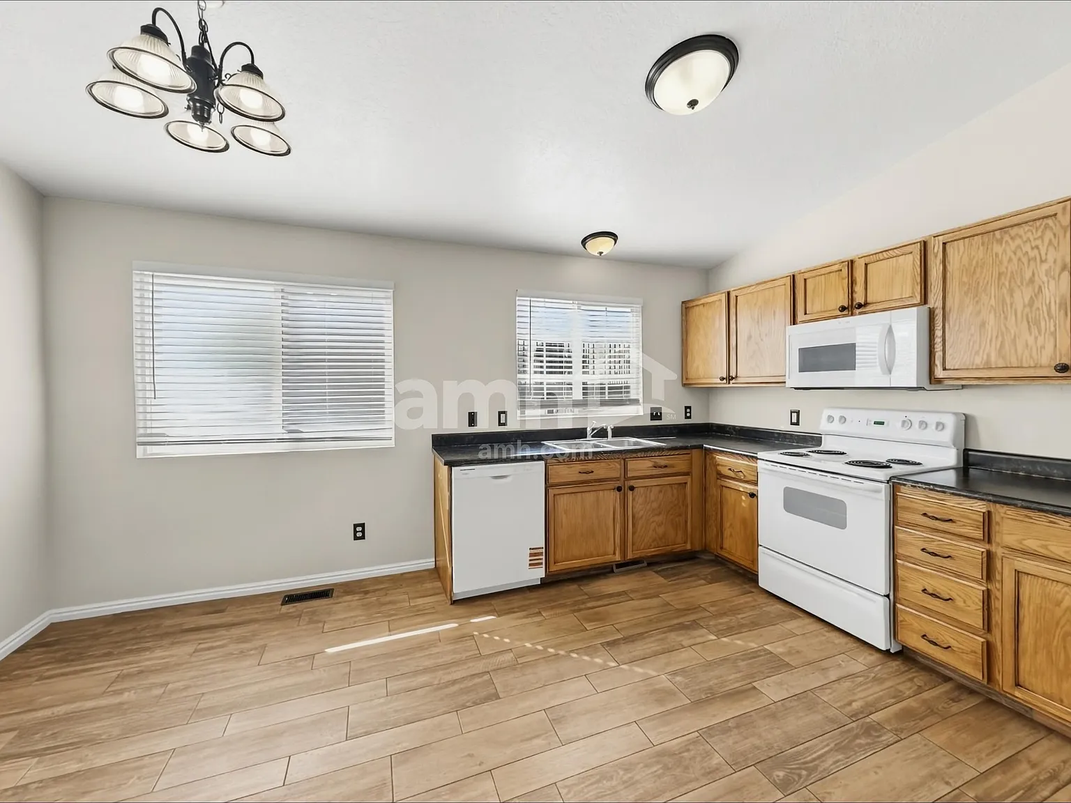 3 bed, 2.0 bath, 1716 sqft, $2,260 — Photo 4