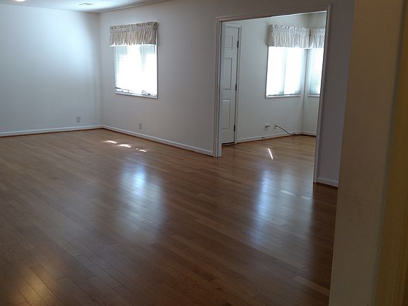 3rd image of 25 Windcrest Dr