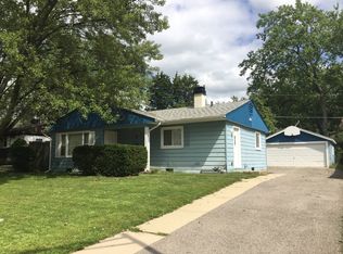 7 Thrush Rd, Carpentersville, IL 60110