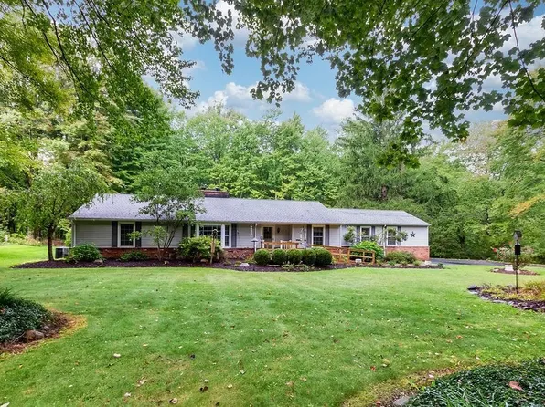 15070 Hill Dr, Novelty, OH 44072