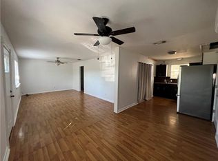 327 W Olive St, Lockhart, TX 78644