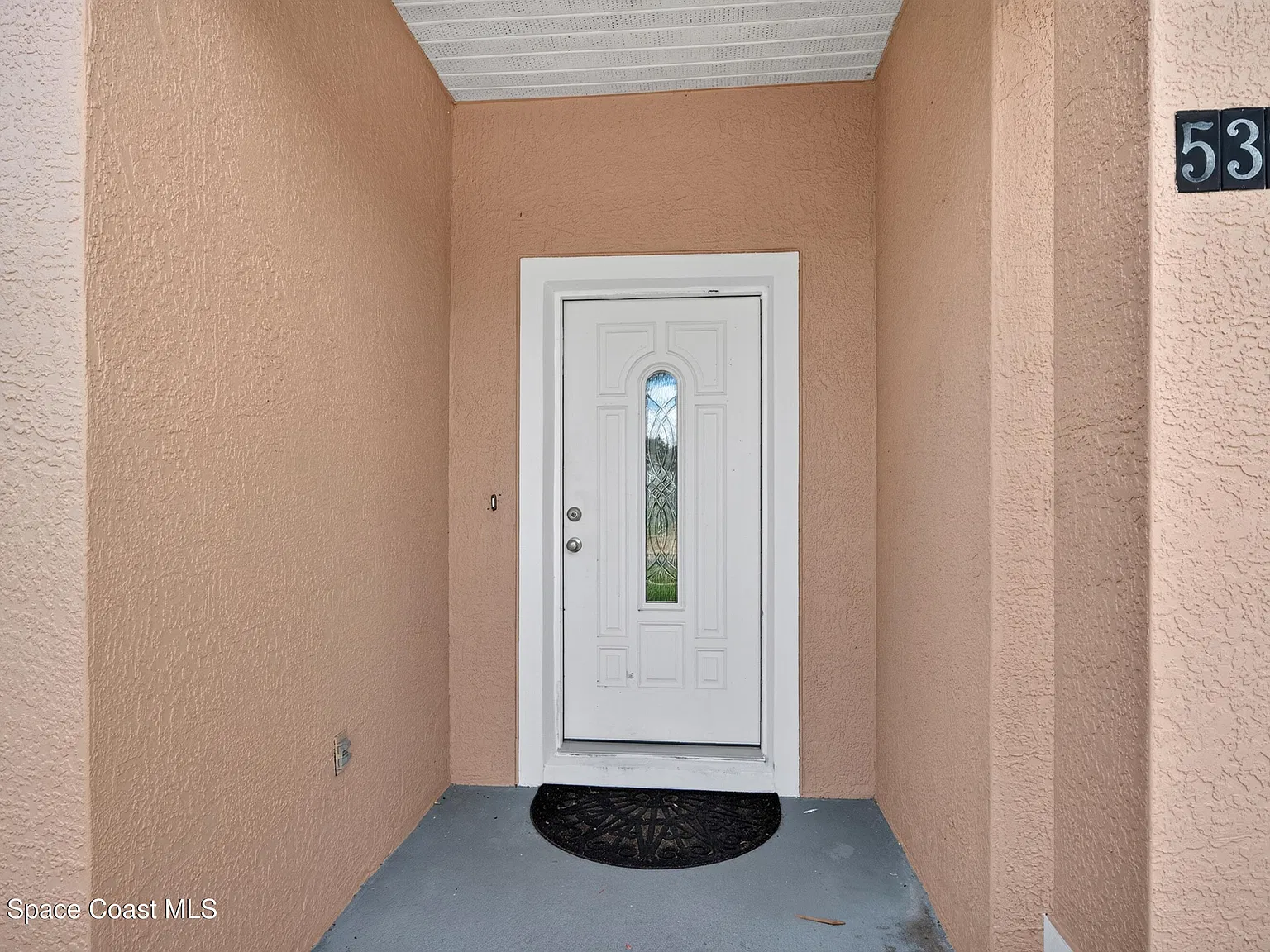 4 bed, 2.0 bath, 2032 sqft, $2,800 — Photo 2