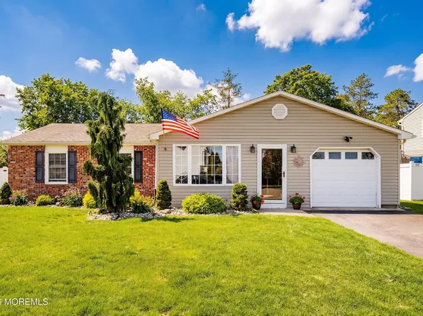 45 Pine Needle Street, Howell, NJ 07731