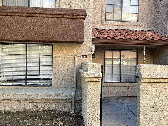 4th image of 939 S Westwood #178