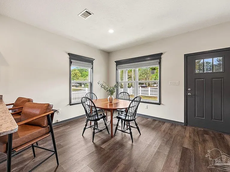 301 Dwight Ave — Photo 4