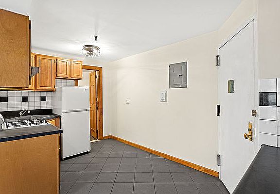 3rd image of 523 9th Ave APT 2D