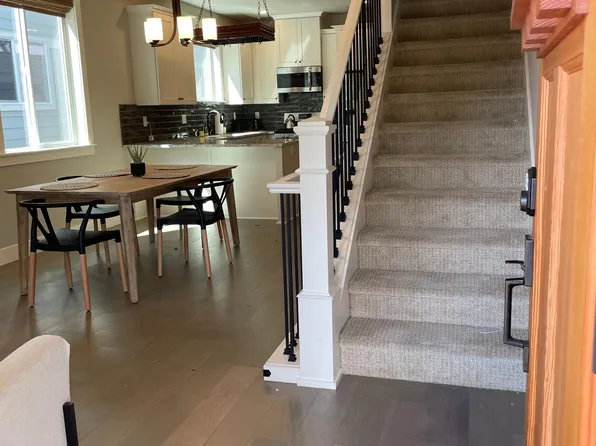 8115 N Ivanhoe St #A, Portland, OR 97203