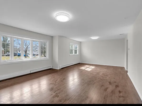 56 Williamsburg Dr, Toms River, NJ 08755