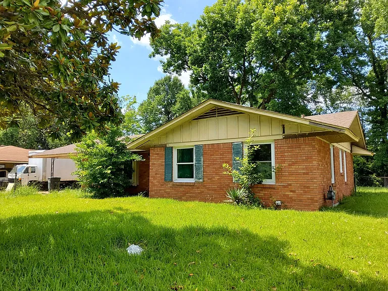 516 Parkdale Dr — Photo 1