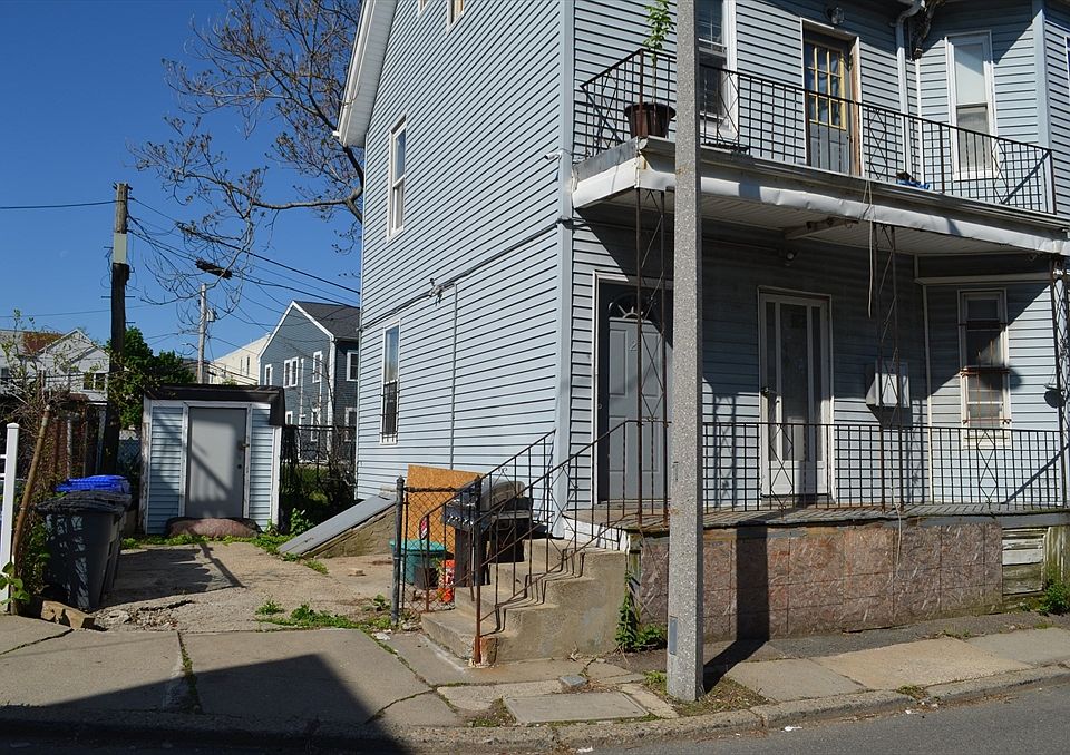 2nd image of 2 Four Howard Pl