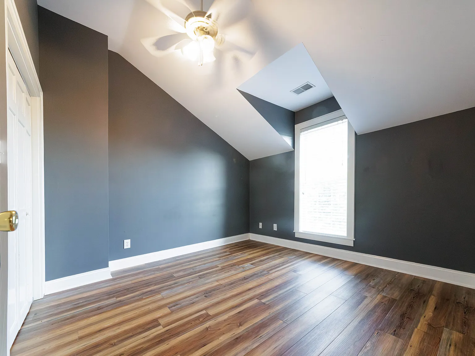 2 bed, 975 sqft, $1,500 — Photo 2