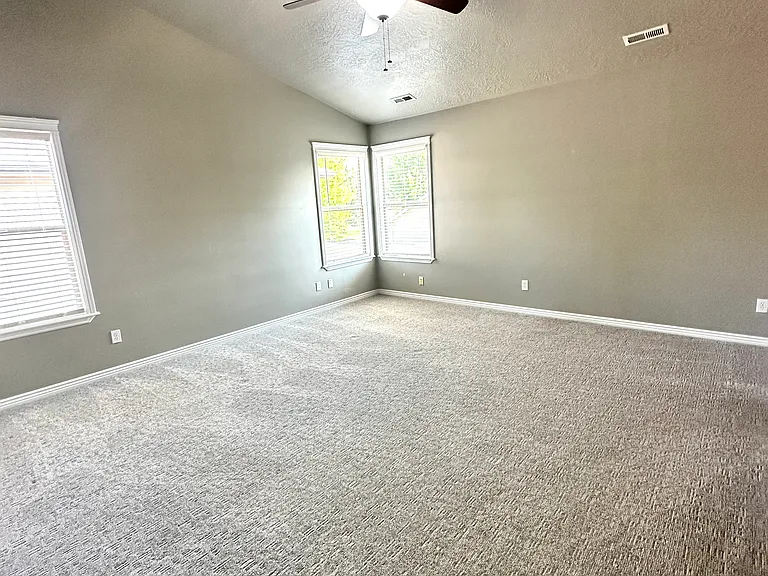 3015 E Deerhill Dr — Photo 6