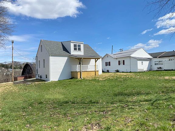 3rd image of 236 Meadowlane Ave
