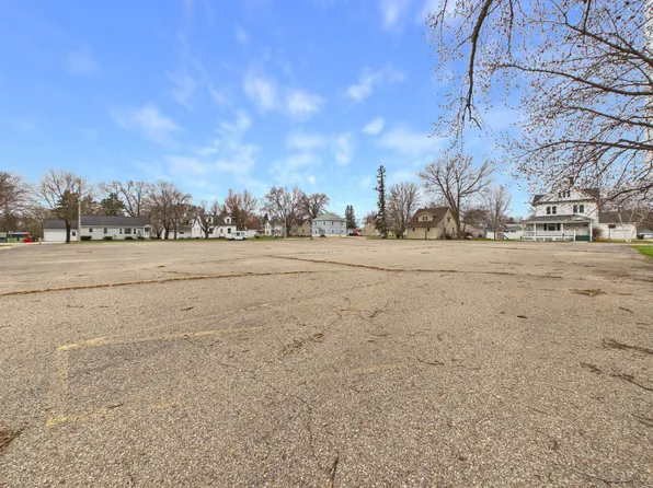 3rd St SE, Melrose, MN 56352