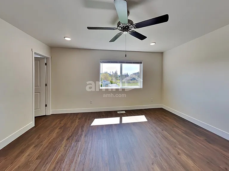 390 Smith Dr — Photo 18