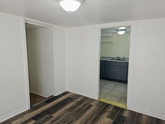 5th image of 944 1/2 15th Ave S #1