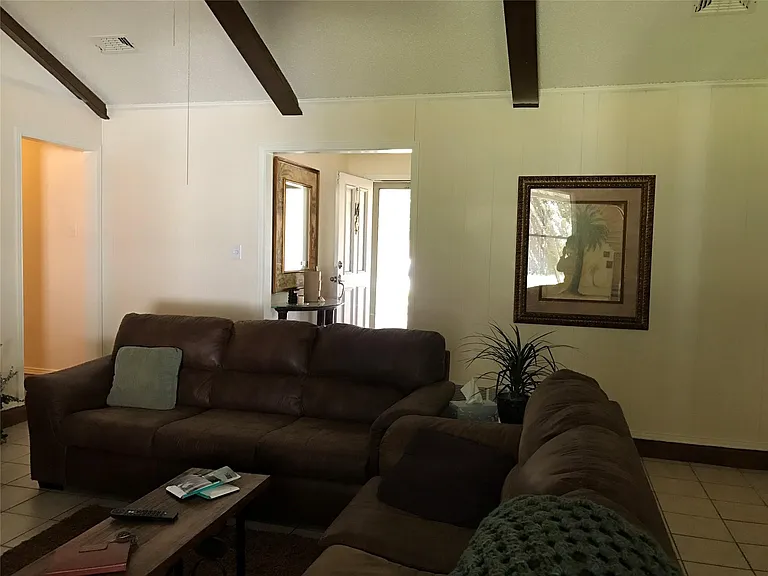 1421 Bryan Dr — Photo 5